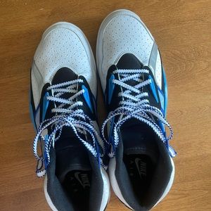 Nike air trainers. North Carolina colors